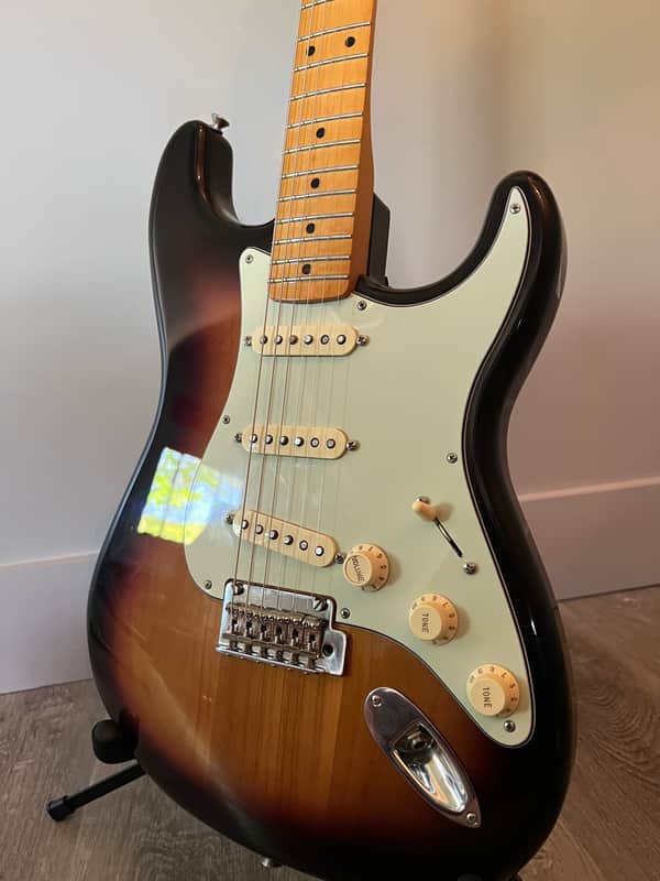 Fender Vintera '50s Stratocaster Modified with Maple Fretboard 2019 - 2023 - 2-Color Sunburst