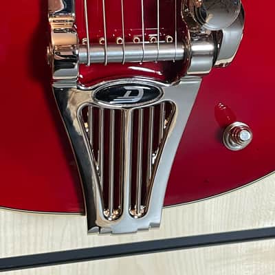 Duesenberg Starplayer TV DLX Radiator Tremola CR Crimson Red Electric Guitar Case  B-Stock image 4