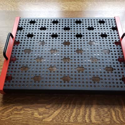 Temple Audio Duo 17 pedalboard with soft case, modules, and mounting bracket image 2