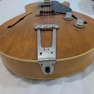 1951 Gibson Electric Tenor Archtop Guitar – 4 String – Blonde – P90 – A-7233 – Case image 12