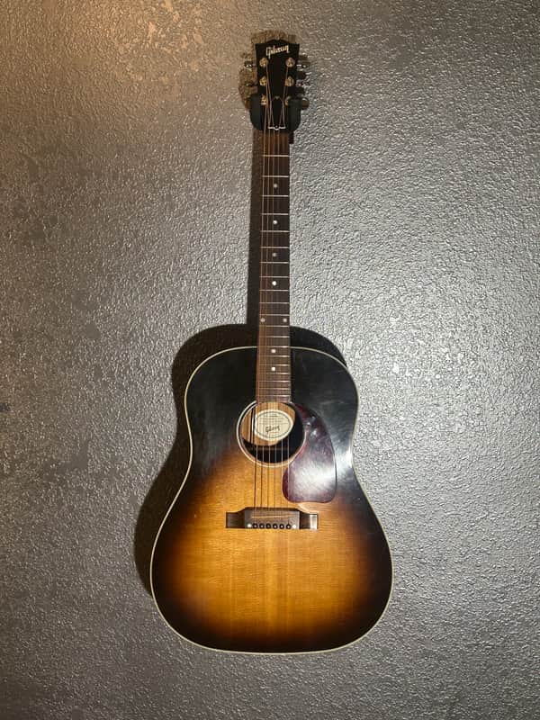 Gibson J 45 Standard 2013 - Sunburst image 1