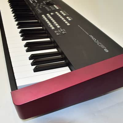 Yamaha MOXF8 88-Key Synthesizer Workstation Keyboard image 8