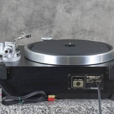 YAMAHA GT-2000 Direct Drive Turntable in Very Good Condition image 13
