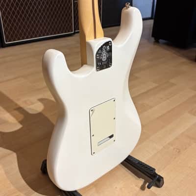 Fender Juanes Stratocaster®, Maple, Electric Guitar - Pearlescent Luna White image 17