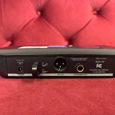 Shure BLX4 Transmitter and Receiver image 3
