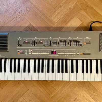 Roland HS-60 Analog Synthesizer Juno 106 image 1