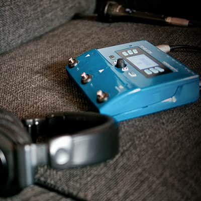 TC Helicon VOICELIVE PLAY 3-Button Vocal Effects Stompbox with Looping image 3
