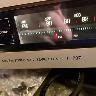 Sansui T-707 AM/FM Auto Search Stereo Tuner - Powers up - Looks good overall image 1