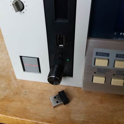 Akai S1000 Floppy Emulator with USB Key