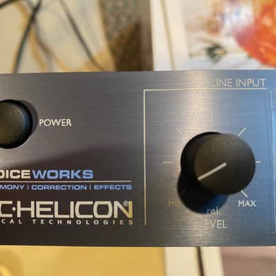 TC HELICON VOICEWORKS  HARMONY, CORRECTION AND EFFECTS RACK UNIT image 2