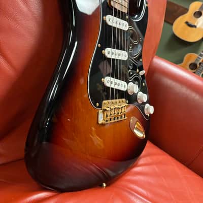 2015 Fender Stevie Ray Vaughan Stratocaster 3-Color Sunburst imagen 6