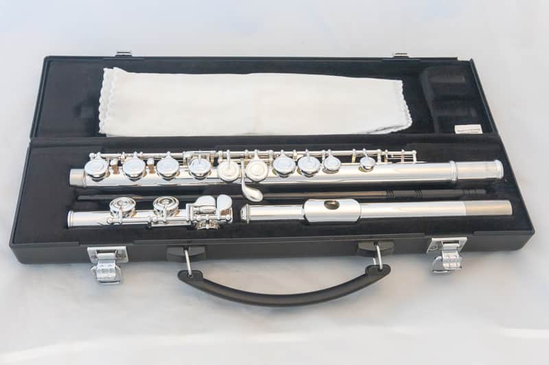 Yamaha YFL-222 Standard Silver-plated Flute *Cleaned & Serviced *Ready to play image 1