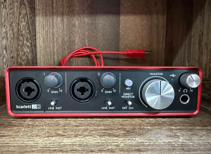 Focusrite Scarlett 2i2 2nd Gen USB Audio Interface 2016 - 2018 - Red / Black image 1