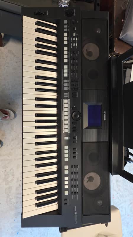 Yamaha PSR-S650 61-Key Arranger Workstation 2010s - Black image 1