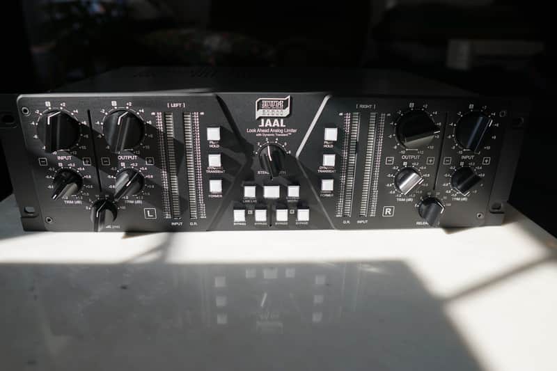 HUM Audio LAAL - Lookahead Analog Limiter - MINT - w/ Mogami XLR cables as extra - Original owner image 1