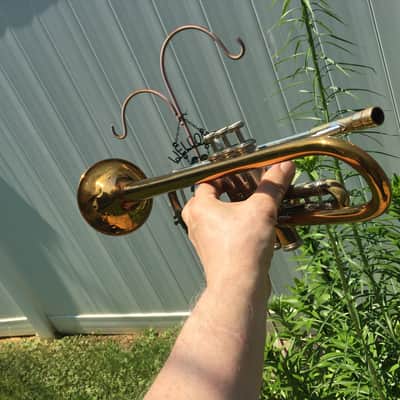 SUMMER DEAL RARE LARGE BORE HOLTON MODEL 51 TRUMPET ORIGINAL FINISH COMPRESSION FINE LARGEST BORE HOLTON MADE ELKGART MADE WITH GOOD CASE image 6