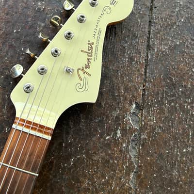 Fender Vintera '60s Jazzmaster with Pau Ferro Fretboard 2022- Olympic White image 4