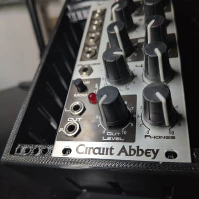 Unify Circuit Abbey - 4-Channel Stereo Mixer with Line-Level Ouptut option - 2010s - Silver image 4