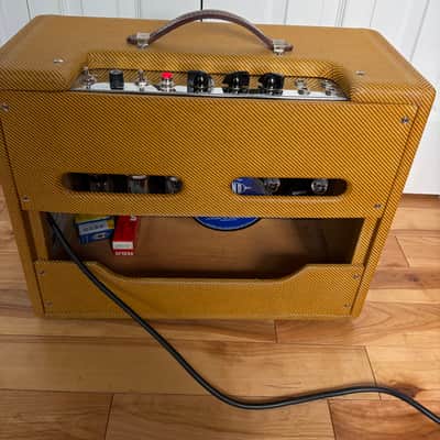 Fender '57 Custom Deluxe 2-Channel 12-Watt 1x12" Guitar Combo 2016 - Present - Lacquered Tweed image 4