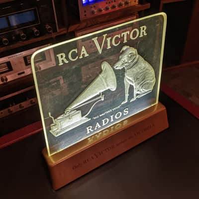 RCA VICTOR 1940’s Lucite Lighted Sign image 3