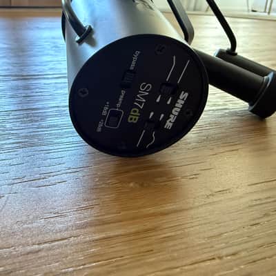 Shure SM7dB Cardioid Dynamic Microphone with Built-In Preamp 2024 - Present - Black image 2