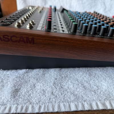 TASCAM Model 16 Multitrack Recorder / Mixer / Audio Interface 2019 - Present - Black with Wood Cheeks image 10
