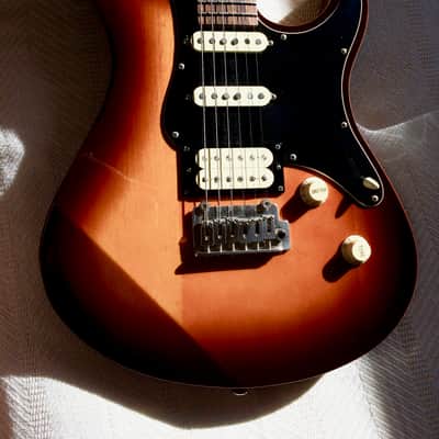 Yamaha PACIFICA 412V Violin Burst image 2