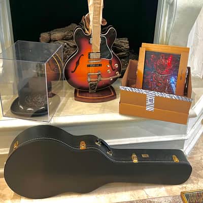 Gibson Slash signed ES-335 2024 - Murphy-aged sunburst image 1