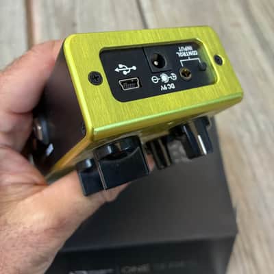Source Audio Vertigo Tremolo electric guitar pedal with box 2010s - Green image 11