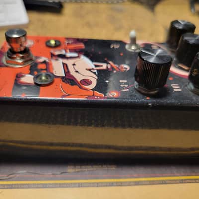 Walrus Audio Julia Chorus / Vibrato V2 Limited Edition - Luna Series 2021 - Black / Red image 4