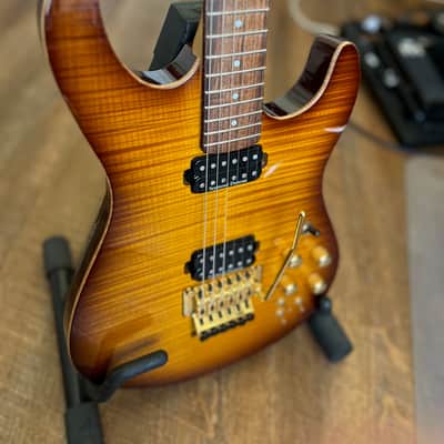 Carvin C66C 2011 Flame Maple Honeyburst w/ Floyd Rose HH Seymour Duncan Pickups image 3