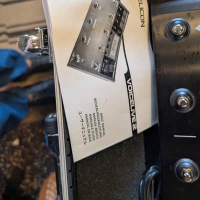 TC Helicon Voicelive 2 vocal harmony effect pedal + case image 4
