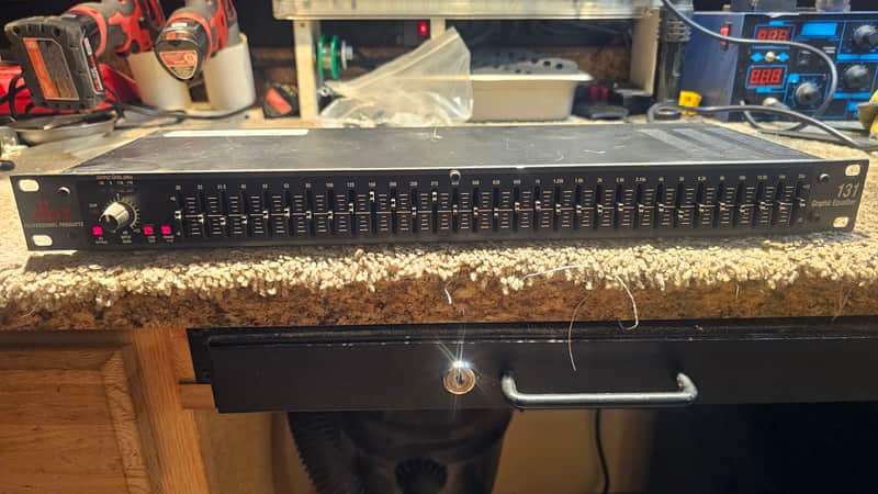 dbx 131 Graphic Equalizer 2000s - Black image 1
