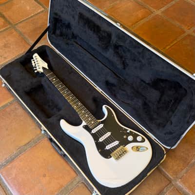 SKB Molded case for Carvin Bolt 2000’s - Black image 3