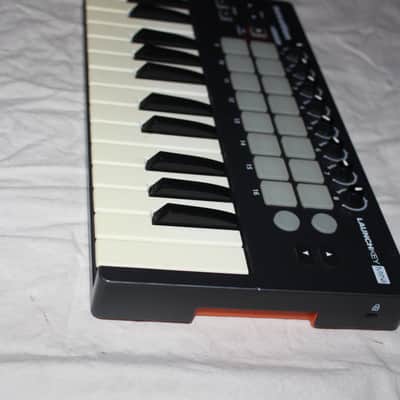 Novation Launchkey Mini 25-Key Midi Keyboard Controller image 2