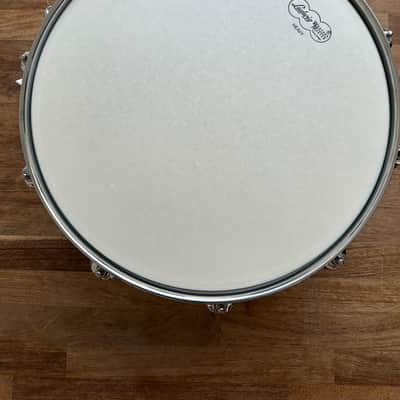 Ludwig LM402 Supraphonic5”x14" 10-Lug Aluminum Snare Drum 1985 - Present - Chrome-Plated image 4