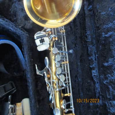 Vito brand Alto saxophone with case and mouthpiece. Made in Japan image 4
