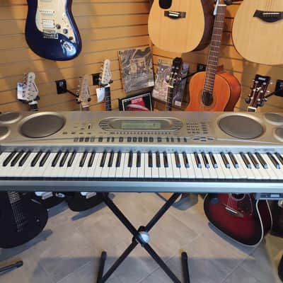 Casio WK-1800 76-Key Workstation Keyboard 2000s - Silver