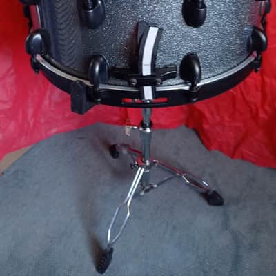 Dixon Artisan 14x6.5" Maple Snare Drum - 10-Ply North American Maple - Die-Cast Hoops - Silver Sparkle Lacquer image 9