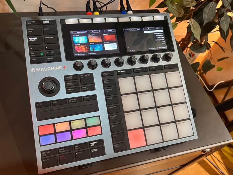 Native Instruments Maschine Plus 2020 - Present - Black image 1