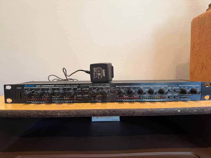 Alesis 3630 Dual-Channel Compressor / Limiter with Gate | Reverb