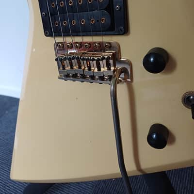 Aria Pro II ZZ Deluxe 1983 Explorer Type Cream White Original soft case image 5