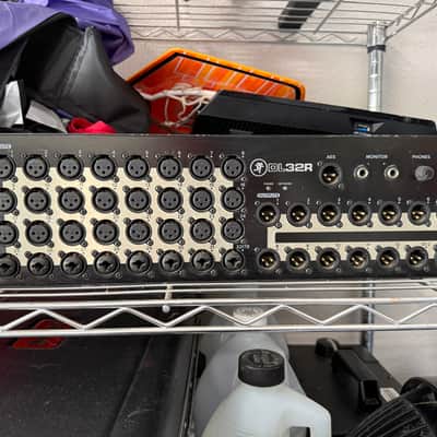 Mackie DL32R 32-Channel Wireless Digital Live Sound Reinforcement
