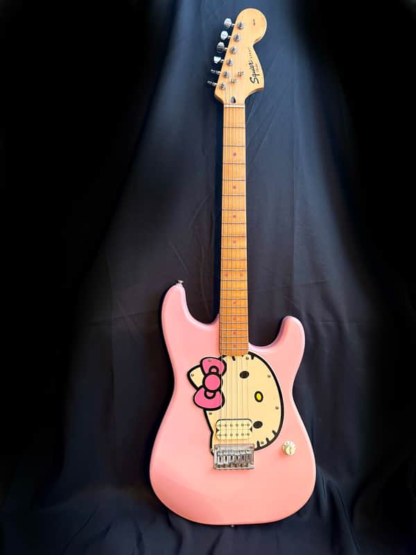 Squier Hello Kitty Stratocaster 2006 - Pink - VGC image 1