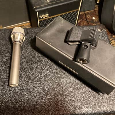 AKG D190E Vintage Dynamic Microphone image 1