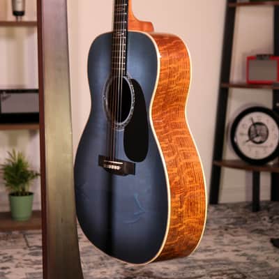 Martin USA CEO-11 Limited Edition Grand Auditorium - Ebony Fingerboard, New Horizons Blue Burst image 4