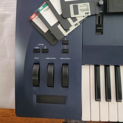 Yamaha EX5 Synthesizer Sampler Workstation 76 Keyboard W/ Aftertouch AWM VL FM floppies & Manual image 3
