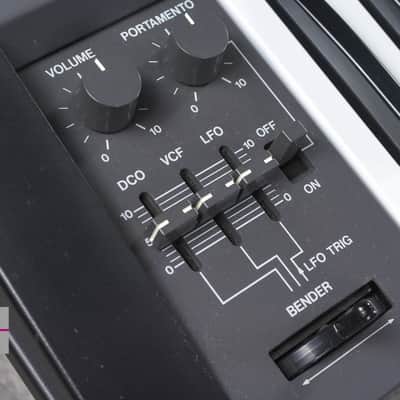 Roland Juno-106S Programmable Polyphonic Synthesizer in Good Condition image 7