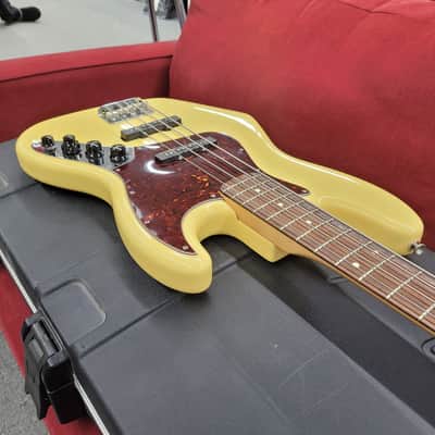 Fender Deluxe Active Jazz Bass with Case 2008- Vintage White image 7