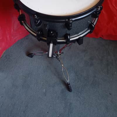 Dixon Artisan 14x6.5" Maple Snare Drum - 10-Ply North American Maple - Die-Cast Hoops - Silver Sparkle Lacquer image 13